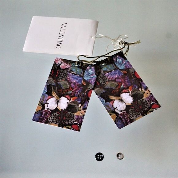 Valentino Replacement Buttons 4 Hole - Picture 3 of 9